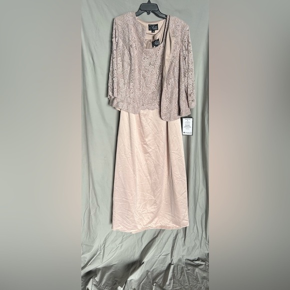 Alex Evenings Plus Size Lace Dress & Jacket - Picture 5 of 8